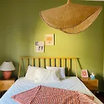 Cheerful Downtown Apartment