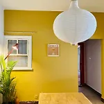 Cheerful Downtown Apartment