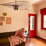 Cheerful Downtown Apartment