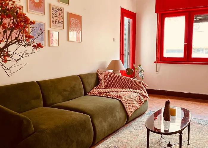 Cheerful Downtown Apartment